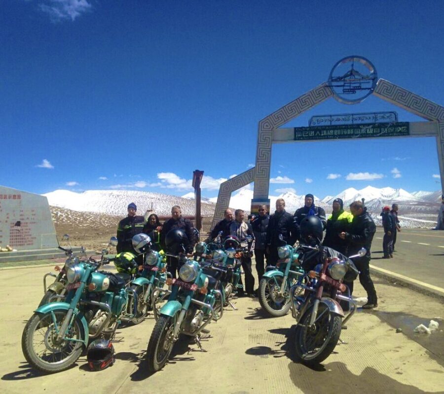 Bikers riding to Syabrubesi